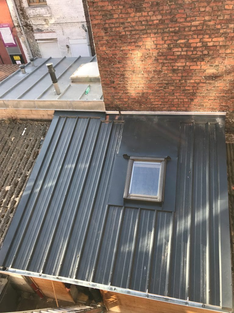 Rénovation d'une toiture bac acier à Lille (59) par illiCO travaux