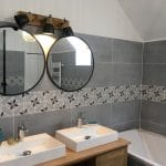Rénovation d’une salle de bain à Montesson (78) : miroir et double vasque
