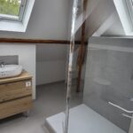 Rénovation d’une salle de bain à Herlies (59) - grande douche et meuble vasque