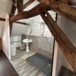 Aménagement de combles d'une maison à Vierzon (18) - salle de bain avec douche sous combles