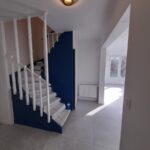 Rénovation d’une maison à Marcq-en-Barœul (59) - escalier rénové avec nouveau sol et peinture