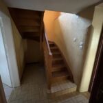 Transformation d’une maison en 2 logements à Neuwiller-lès-Saverne (67) - escalier intérieur à démolir