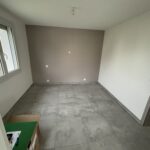 Rénovation d’une maison à Radenac (56) - nouveau carrelage et mise en peinture de la pièce de vie