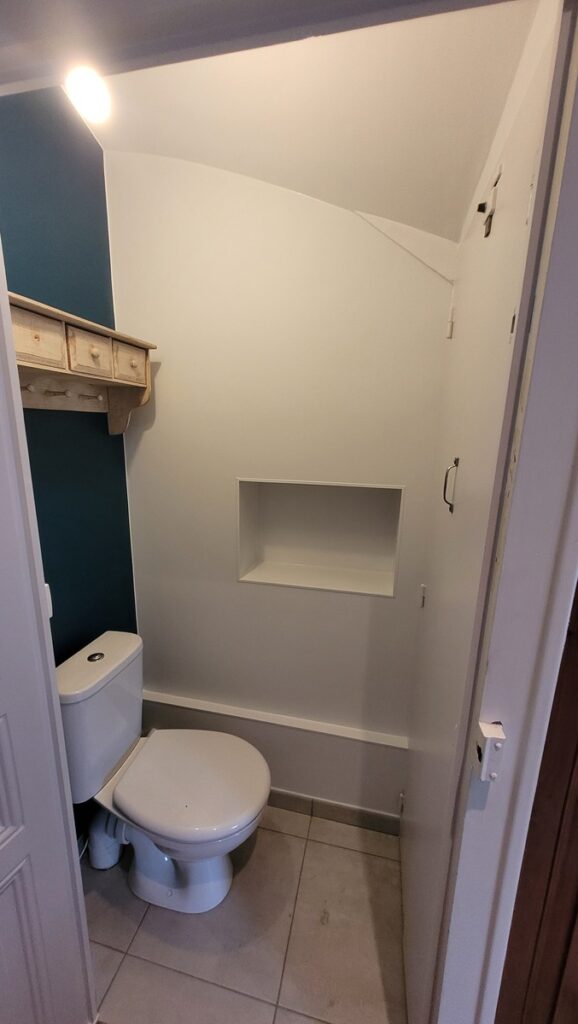 Rénovation salle de bain à Cholet par illiCO travaux : wc